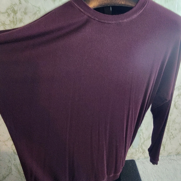 Pulse Ribbed Knit Long Sleeve Top - Picture 5 of 9